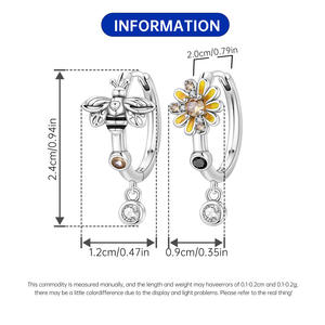 Pendientes de Aro con Diseño de Abeja y Flor Margarita, Serie Insectos de Inspiración Natural, en Latón Blanco con Circonia Redonda - Exclusivos para Mujeres - Product Image 5