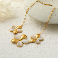 Ensemble de bijoux CAIOOCHE en acier inoxydable plaqué or 18 carats, collier, boucles d'oreilles et bague en forme de fleur, pour femmes