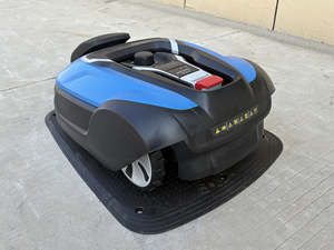 Tondeuse à moteur GardenLink NetTrace pour usage agricole, personnalisable, 3 lames centrifuges, hauteur de coupe 20-60 mm - Product Image 1