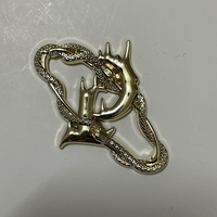 Badge métallique personnalisé motif dragon 3D, étiquette décorative en métal poli ajouré, quincaillerie sur mesure pour la décoration de vêtements