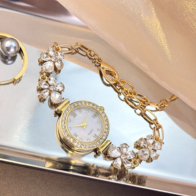 Sweet Women's Watch Diamond Roman Scale Dial Quartz Watches Elegant Gemstone Flower Bracelet Band Ladies Wristwatches (WA373)