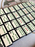 Tuiles de Mahjong à cadre noir très vendues avec faces de jeu de couleur ivoire, caractères chinois, points et motifs de bambou