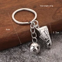 Porte-clés vintage en alliage de zinc en forme de chaussure de football, simulation 3D, mini-porte-clés créatif et tendance