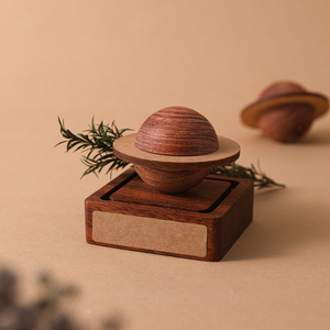 Ornement décoratif Mars, idéal pour la maison, la chambre, le meuble TV, la voiture, article cadeau en bois - Product Image 2