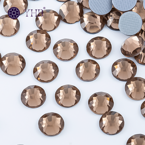 คริสตัลติดเสื้อผ้าแบบรีดติด สีเหลืองอม ทรงกลม แบนด้านหลัง ขายส่งราคาถูก แฟชั่นสุดฮิต - Product Image 4