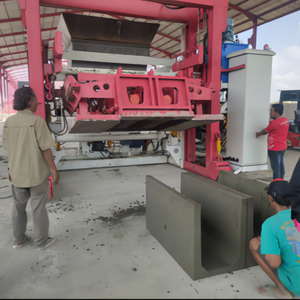 Máquina Móvil Versátil de Vibroformado para la Fabricación de Elementos de Hormigón, Tuberías de <span class=keywords><strong>Cemento</strong></span> Prefabricadas, Cajas en U, Alcantarillas y Ascensores de Pozos - Product Image 1