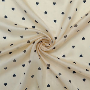 Tissu en polyester 100% à faible MOQ, personnalisé, <span class=keywords><strong>motif</strong></span> cœur, toucher soyeux, tissu en mousseline transparente, imprimé numérique pour robe et chemisier - Product Image 3