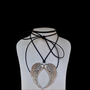 Collar con Colgante de Alas de Ángel, Gargantilla de Aleación, Estilo Europeo y Americano, Cadena de Clavícula Moderna para el Día a Día - Product Image 1