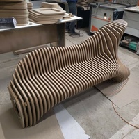 Chaise d'attente en bois massif, design paramétrique moderne et organique, personnalisable, fabriquée à la main, imprimée en 3D, écologique, canapé, école, hôpital