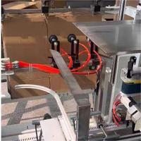 Machine automatique de formage et d'érection de cartons en carton ondulé avec scellage du fond