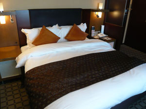 การออกแบบ OEM ต่ำสุดราคาถูกหนึ่งหยุดโซลูชั่นที่นิยมสี่เหลี่ยมผืนผ้าสีแสงสีทึบ Beechwood อิตาลีหรูหราเตียงโรงแรมสำหรับห้องนอน - Product Image 2