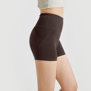 Shorts de Yoga sin Costuras al por Mayor, Shorts Deportivos de Punto con Cintura Cruzada para Mujer, Shorts de Gimnasio con Efecto Push-Up - Product Image 3