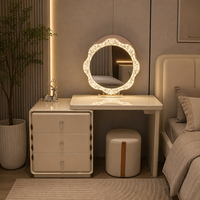 Coiffeuse à panneaux laqués brillants avec miroir LED floral, trois tiroirs, écran cannelé et pouf rond