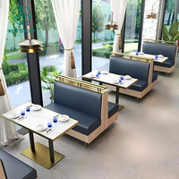 Ensemble de mobilier moderne pour café, restaurant, tables carrées en marbre, chaises en cuir bleu et canapé assorti