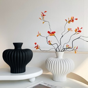 Vase en céramique Muyu Chronicles blanc et noir, décoration minimaliste moderne pour bureau, salon, meuble TV - Product Image 1