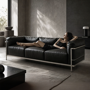 <span class=keywords><strong>Canapé</strong></span> <span class=keywords><strong>Le</strong></span> <span class=keywords><strong>Corbusier</strong></span> LC3, <span class=keywords><strong>canapé</strong></span> moderne en cuir avec structure en acier inoxydable style Bauhaus - Product Image 1