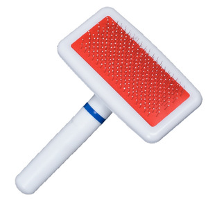 Brosse démêlante en gros pour animaux de compagnie avec poignée blanche et coussinets de protection, pour toilettage de chats et chiens, en plastique - Product Image 5
