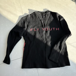 เสื้อเชิ้ตผู้ชายแขนยาวทรงโอเวอร์ไซส์ ผ้าวาฟเฟิลเนื้อฝ้าย 100% ระบายอากาศได้ดี เป็นมิตรกับสิ่งแวดล้อม สไตล์วินเทจ ตัวอย่างสินค้าฟรี - Product Image 3