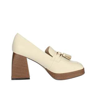 Mocassins à talon plateforme en cuir pour femme Menbur avec détail pompon - Product Image 4