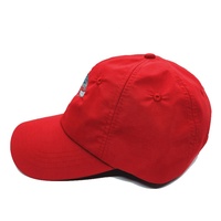 Nouvelle casquette de baseball non structurée à 6 panneaux, design brodé de saut en parachute et de parapente, en tissu satiné de nylon rouge, visière incurvée, style sportif