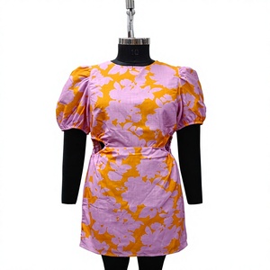 Robe courte à manches bouffantes à imprimé floral, col rond, coupe évasée, robe d'été décontractée en polyester tissé - Product Image 1