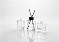 Vente en gros de flacons diffuseurs de parfum en verre transparent de haute qualité, 200 ml et 400 ml, flacon de parfum carré vide pour l'emballage d'aromathérapie