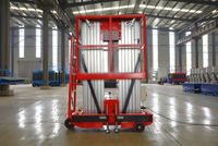 Plateforme élévatrice verticale hydraulique en alliage d'aluminium Yunjin SJYL 250 kg avec plaque en acier à motif damier et garde-corps de 0,9 m