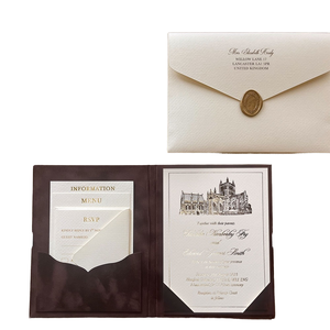 Eleganti Inviti di Nozze in Carta di Cotone con Monogramma Dorato in Rilievo, Portafoglio in Velluto Marrone Cioccolato, per San Valentino e Compleanni - Product Image 1