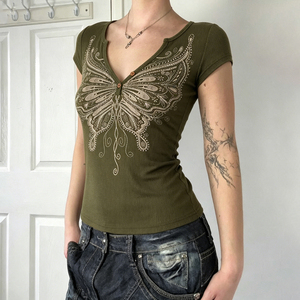 T-shirt côtelé blanc à imprimé papillon pour femme avec boutons, col en V, manches courtes, coupe ajustée, haut décontracté, nouveau style 2026 - Product Image 5