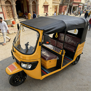 Tricycles à passagers à essence <span class=keywords><strong>6</strong></span> <span class=keywords><strong>places</strong></span> Véhicule Tuk-Tuk Tricycles motorisés pour les excursions touristiques Motocyclettes 200cc de puissance - Product Image 2