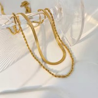Collier en titane en acier inoxydable plaqué or 18 carats, motif torsades de pâte frite en os de serpent superposées