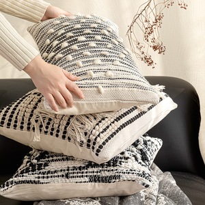Cojín Decorativo Tejido Geométrico en Negro, Blanco y Gris, Cojín de Sofá con <span class=keywords><strong>Textura</strong></span> Tejida a Mano Estilo Ins, Cojín Decorativo para Sala de Estar - Product Image 1
