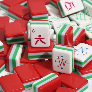 Juego de Mahjong Americano de Cuatro Capas con 160 Fichas Acrílicas Rojas, Diseño Acrílico, Fichas de Mahjong para Noches de Juego - Product Image 5