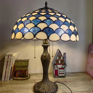 Table Tiffany de style européen 16'' en verre teinté, artisanat fait main, design écailles de poisson en résine pour salon, chambre, café - Product Image 1