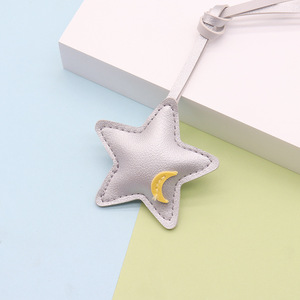 พวงกุญแจ <span class=keywords><strong>Goodnight</strong></span> Stars <span class=keywords><strong>Moon</strong></span> Light รูปพระจันทร์และดวงดาว 3 มิติ  จี้ห้อยกระเป๋าการ์ตูน หนัง PU  เครื่องประดับแฟชั่นสุดสร้างสรรค์สำหรับผู้หญิง - Product Image 2