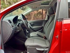 Volkswagen <span class=keywords><strong>Polo</strong></span> 2016 1.6L <span class=keywords><strong>Automatique</strong></span> <span class=keywords><strong>Essence</strong></span> Berline 5 Places <span class=keywords><strong>Occasion</strong></span> Bien Entretenu Pratique pour les Trajets Urbains - Product Image 6