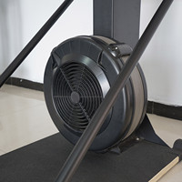 Améliorez votre entraînement avec la dernière machine à ski, conçue pour les amateurs de fitness et d'aventure.