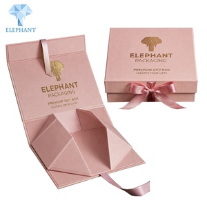 Caja de Regalo Magnética Plegable Rígida de Lujo en Color Rosa con Detalles en Dorado, para Macarons, Chocolates y Productos de Panadería - Product Image 1