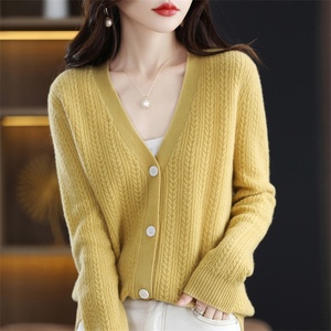 Áo len <span class=keywords><strong>cardigan</strong></span> Quảng Châu dệt kim nữ cổ V màu trơn tay dài mềm mại, cài nút - Product Image 3