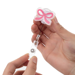 Porta Badge Retrattile Rosa per Infermieri con Clip a Coccodrillo, Porta Nome per Personale Pediatrico e d'Ufficio - Product Image 2