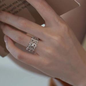 Bague d'index en argent pur S925, style antique, design haut de gamme pour femmes, style rétro luxueux avec des éléments sculptés creux incrustés - Product Image 5