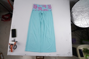 Pantalon décontracté pour femme, taille mi-haute, jambe large, taille élastique, style streetwear, imprimé froissé, ourlet retroussé, couleurs estivales vives, coupe ample et décontractée - Product Image 2