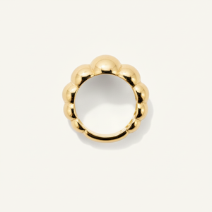 Bague Charlotte en or gonflée, style éternité vintage, avec incrustation géométrique à griffes, bijou tendance en forme de chiffre - Product Image 1