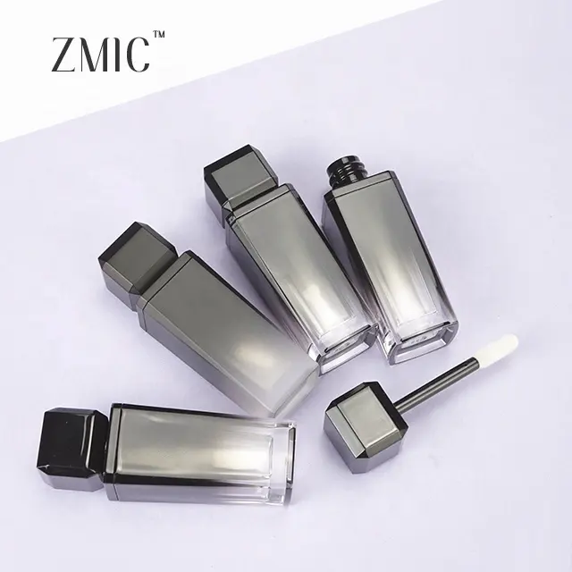 Sexy young girl makeup shiny gold lipsticks bottle private label plastic lipgloss wand tubes luxury cosmetic containers