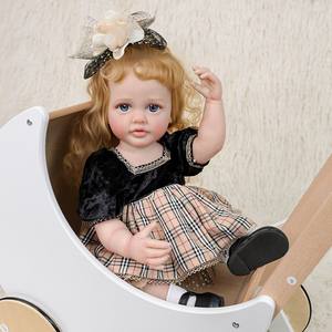 Bambola Reborn da 22 Pollici, Simulazione Neonato in Gomma Morbida, Realistica con Capelli Biondi e Funzione Succhietto - Product Image 2