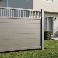 Panneau de clôture horizontale moderne en aluminium avec dessus à piquets verticaux, design hybride, clôture décorative pour la définition des limites