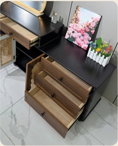 Tocador Moderno de Mediados de Siglo, Consola de Maquillaje de MDF con Espejo Redondo y Puerta de Ratán con Almacenamiento para Dormitorio u Hotel - Product Image 5