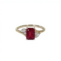 Bague classique en or jaune 14 carats avec rubis naturels et diamants naturels, sertie d'un accent émeraude, idéale pour les mariages et les fêtes
