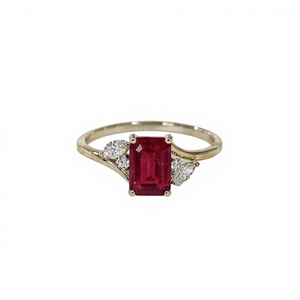 Anillo clásico de oro amarillo de 14 quilates con rubí natural y diamantes naturales, corte esmeralda, para bodas y fiestas. - Product Image 2