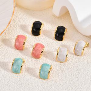 नई लक्जरी तामचीनी तेल चित्रित गहने इयररिंग्स रंगीन सी आकार के सर्कल स्टड इयररिंग्स महिलाओं के लिए थोक फैशन कान स्टड - Product Image 2